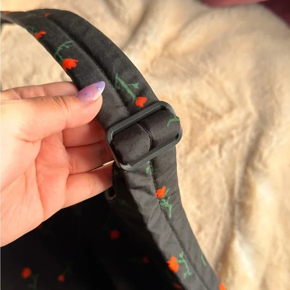 BAGGU Black Shoulder Bag with Orange Floral Print - Picture 4 of 4